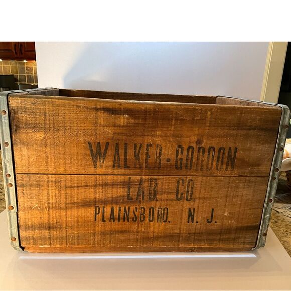 Vintage Walker Gordon Lab Co wooden crate; Plainsboro NJ great old crate - Picture 4 of 5